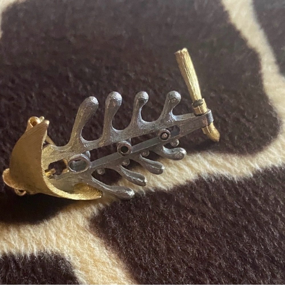 Givenchy Rare Vintage Metallic Fish Skeleton Articulated Pendant Brooch - Picture 7 of 12
